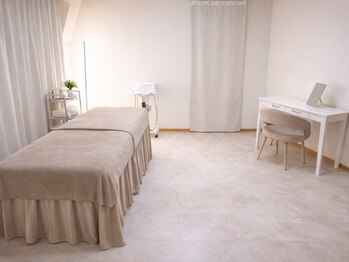 【MIRA 小顔・フェイスライン専門サロン】長崎駅前店 【美容小顔_ミラ】の写真/芸能人施術現場で磨いた顔の視覚設計で印象を格上げする花嫁専用技術。写真で後悔が出る顔や顎のモタつき◎