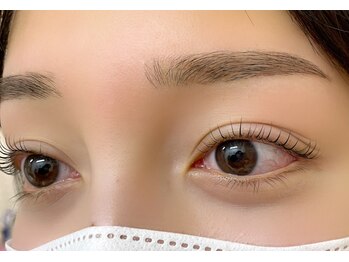 マヒナ(Mahina)の写真/《誰もが憧れる上品な目元》ビューラー要らずの美まつ毛×すっぴんでも美しくメイクも楽チンなアイブロウ☆