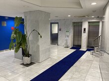 メンズ スリーク(Men's SLEEK)/ビルエントランス