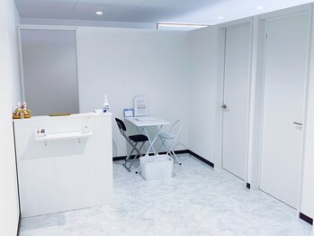 リアル(REAL)/白を基調とし清潔ある店内風景