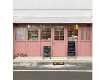 チェイン キャンドルアンドネイルカフェ(chain CandLe & NaiL cafe)の雰囲気（ピンクのお店が目印です♪）