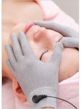 アンジェ ド フェリーク(Ange De Feerique)/深めのしわ・たるみにアプローチ