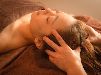 ジャムウ サロン(jamu)の写真/【リフトアップ効果＆すっきり感◎】極上ヘッドスパで頭皮から引き上げ！癒されながらスッキリ小顔へ♪