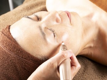 リシア(RECIA)/低周波の微弱電流でシミケア