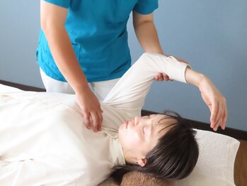 東月寒ぱれっと整骨院/肩まわりをゆったりと動かす