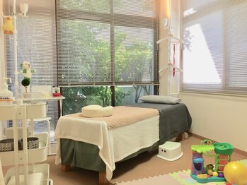 番町もくの木鍼灸院/施術ブース＋キッズルーム