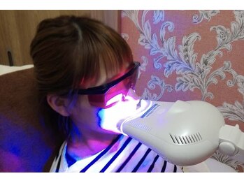 トムズ(Tom’s)/ホワイトニング　白い歯に♪