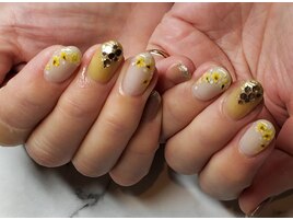 押し花のミモザネイル