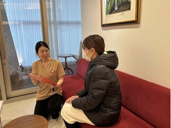 リラクゼーションエイチプラス(Relaxation H Plus)/1. 初回のカウンセリングは3Fで