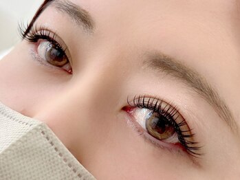 エミア(Eemia)の写真/《高密着のLED取扱》季節や環境に左右されない長期間美しい目元をキープ可能に♪