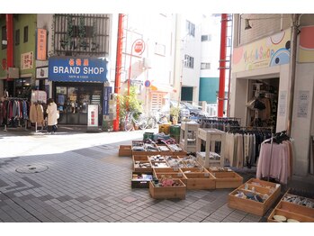 ネイルサロン ふるる 大須店/商店街へ入り一つ目の角を右折