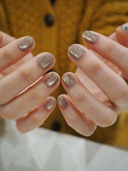 キキ(KIKI)の写真/【シーズンごとに20種類のデザインを更新♪】カラー300種類！マグネット・ミラーパウダーも50種類以上！