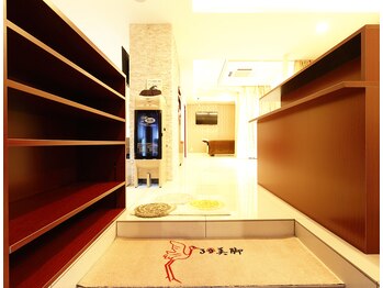 39美脚/広々とした入り口ホール