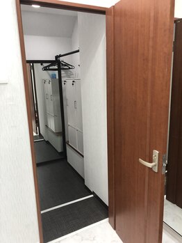 ヴイズ ジム(V's GYM)/清潔感バッチリな更衣室です♪