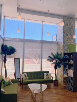 ハワイアンフォレストSpa 木更津店/ハワイアンな店内