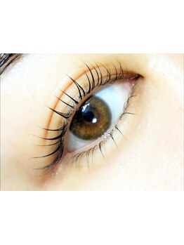 ナチュラル上品な目元にしたい