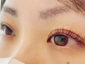 サロンミュリッタの写真/根元からしっかりと立ち上げくるんと上向きまつげ♪ナチュラル上品で好印象なお目元に◎朝のメイク時短にも