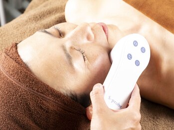 リシア(RECIA)/美容成分を導入、同時に筋肉運動