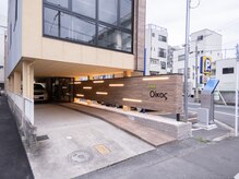 店舗外観２階にカフェ、3階が当店になります◎