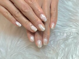ホワイトニュアンスネイル