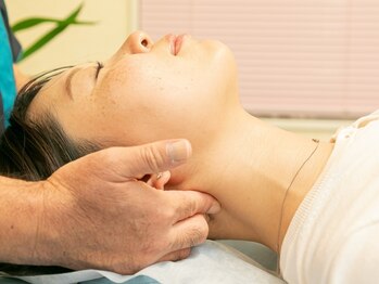 坂部健康院の写真/首や肩こりと言ってもつらさや原因はお客様により様々です。しっかり状態を見極めてから施術をします！