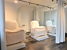 リバティミューズ 郡山八山田店(Liberty Muse)の雰囲気（圧迫感のないゆったりとした空間と心地よいソファーで癒される）