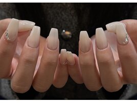 シンプルガーリーネイル