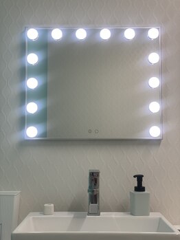 ホワイトマジック(White Magic)/女優鏡洗面台