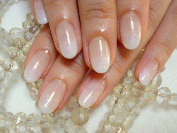 定番のホワイトグラデーション