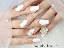 リュミエール(Lumiere)/ホワイトバタフライネイル