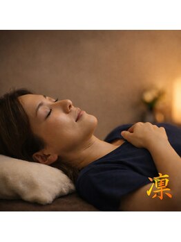 ラクリラ(Rakurira)/凛｜呼吸が深くなる瞬間