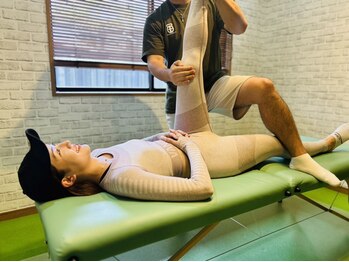 ワイズ パーソナル アンド ヘルス 目黒店(Y's Personal&Health)/ストレッチ風景