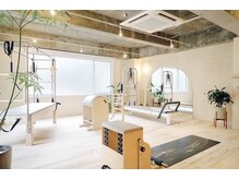 maemo atomo studio 江坂町店【マタニティ・産後ピラティス/よもぎ蒸し】【6月OPEN】の雰囲気（ピラティススタジオの雰囲気）