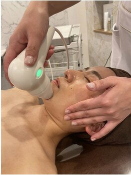 ロザリア(ROSALIA)/最新機器で小顔に♪