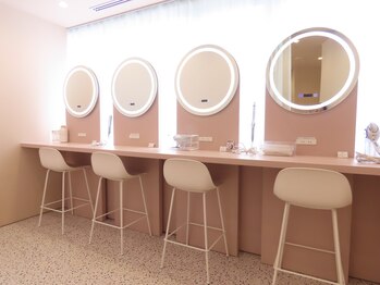 ピラティス the SILK 池袋西口店【肩こり/リンパ/痩身/ダイエット/たるみ/骨盤矯正】の写真/《30代40代からの本気ダイエット》骨盤矯正&リンパ促進!洗練空間でマシンピラティス&痩身を実現◎