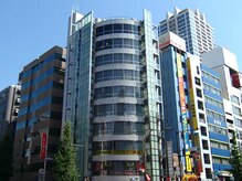 リラックスヘッド(RELAX HEAD)/このビルの最上階にあります