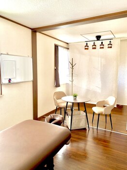 整体院ヒカリノキュウジツ さくら店/清潔感のある空間