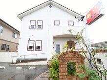 グレース/【駐車場完備】白いお家が目印☆