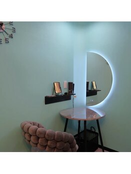 メナード 大通公園/鏡が光ります！