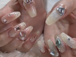 ガーリービジューネイル