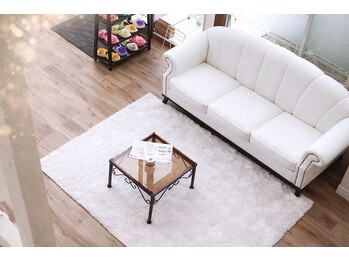 ビューティーサロン ココ 岡崎店(Beauty salon COCO)/広々とした待合