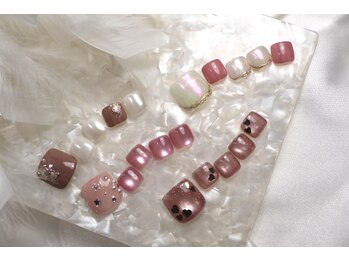 リス ネイルアンドビューティー(LYS)の写真/夏目前!サンダルが似合う足元で自信!足元から整う、あなただけの特別なフットネイルで彩りをプラス◎