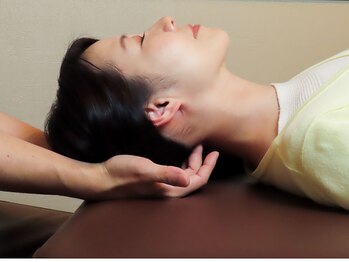 楽眠整体の写真/【目のピントが合わない方必見】頭蓋調整で首の動きと頭部の筋肉を最適化◎仕事の効率もUP！