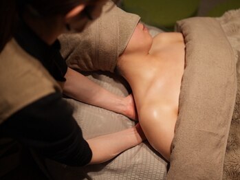 眠りの木/施術風景