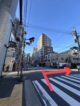 ミュリール 根津店(Murir)/根津神社前の信号を右にまがり