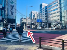 渋谷駅前宮益坂SPA./宮益坂上交差点を渡ります