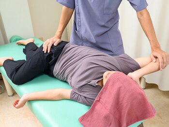 ふれあい整骨院一丁目 相模大野の写真/巻き肩矯正とストレッチで慢性的な肩こりを根本改善!マタニティ,産後の方も利用しやすい横向きの施術も◎