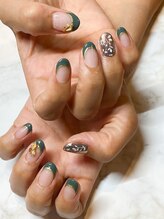 モニカ(Monica)/カーキフレンチネイル