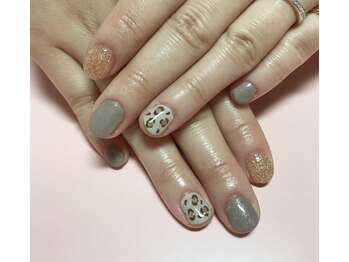 シンプルアニマルネイル