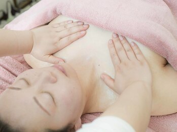 アーニャビューティー(Anya Beauty)の写真/結婚式目前！光り輝くデコルテへ導き、自分では手が届かない肩甲骨ケアも◎特別な日を最高に美しく演出！